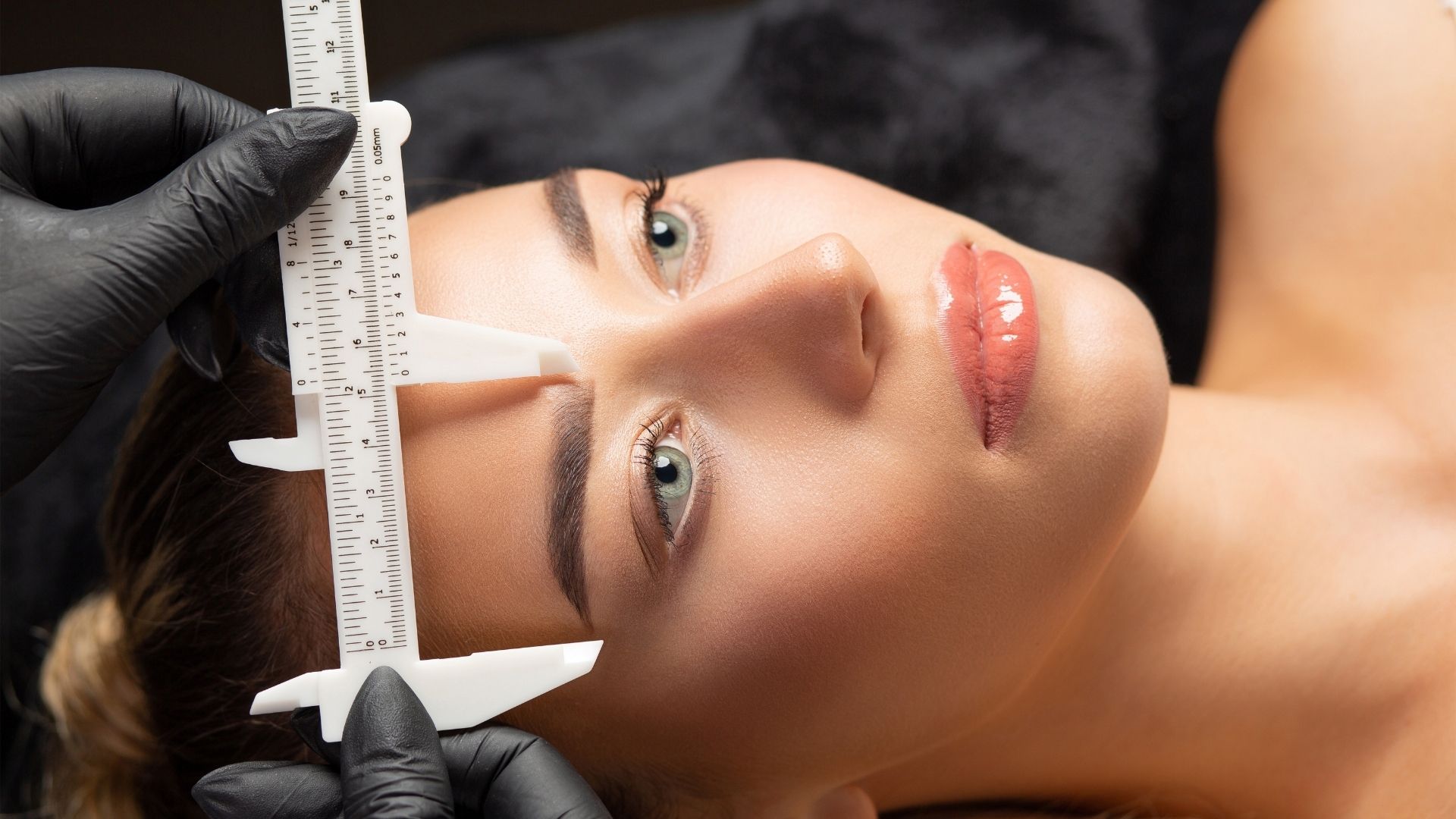 Szálazott szemöldök tetoválás és kozmetikus Debrecen